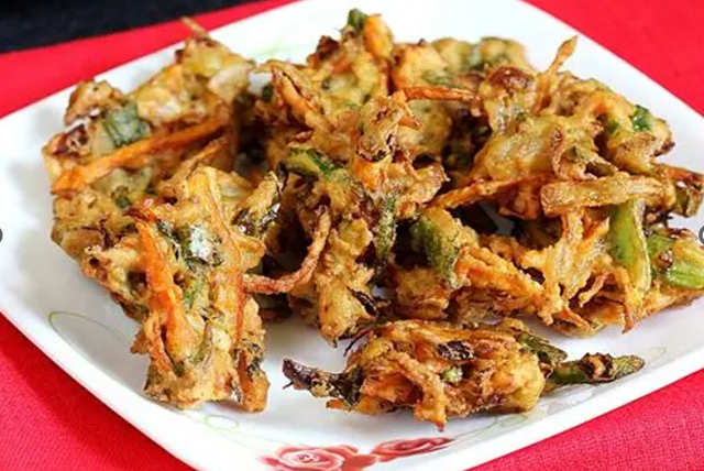 Onion Pakoda.