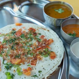 Tomato and Capsicum Uthappam